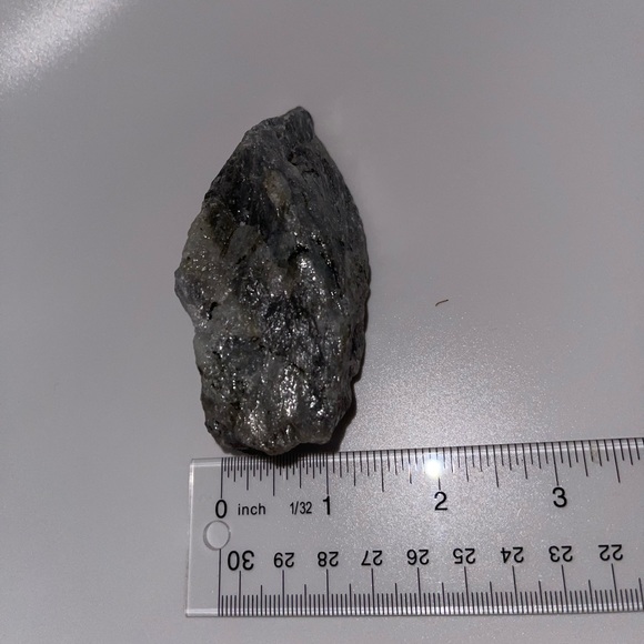 Raw Labradorite chunk A. - Picture 15 of 16